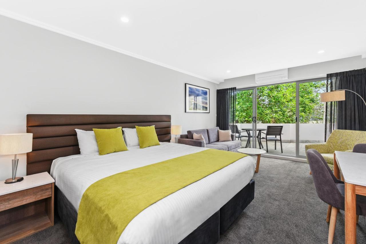 Palm Court Motor Inn Порт-Маккуори Экстерьер фото