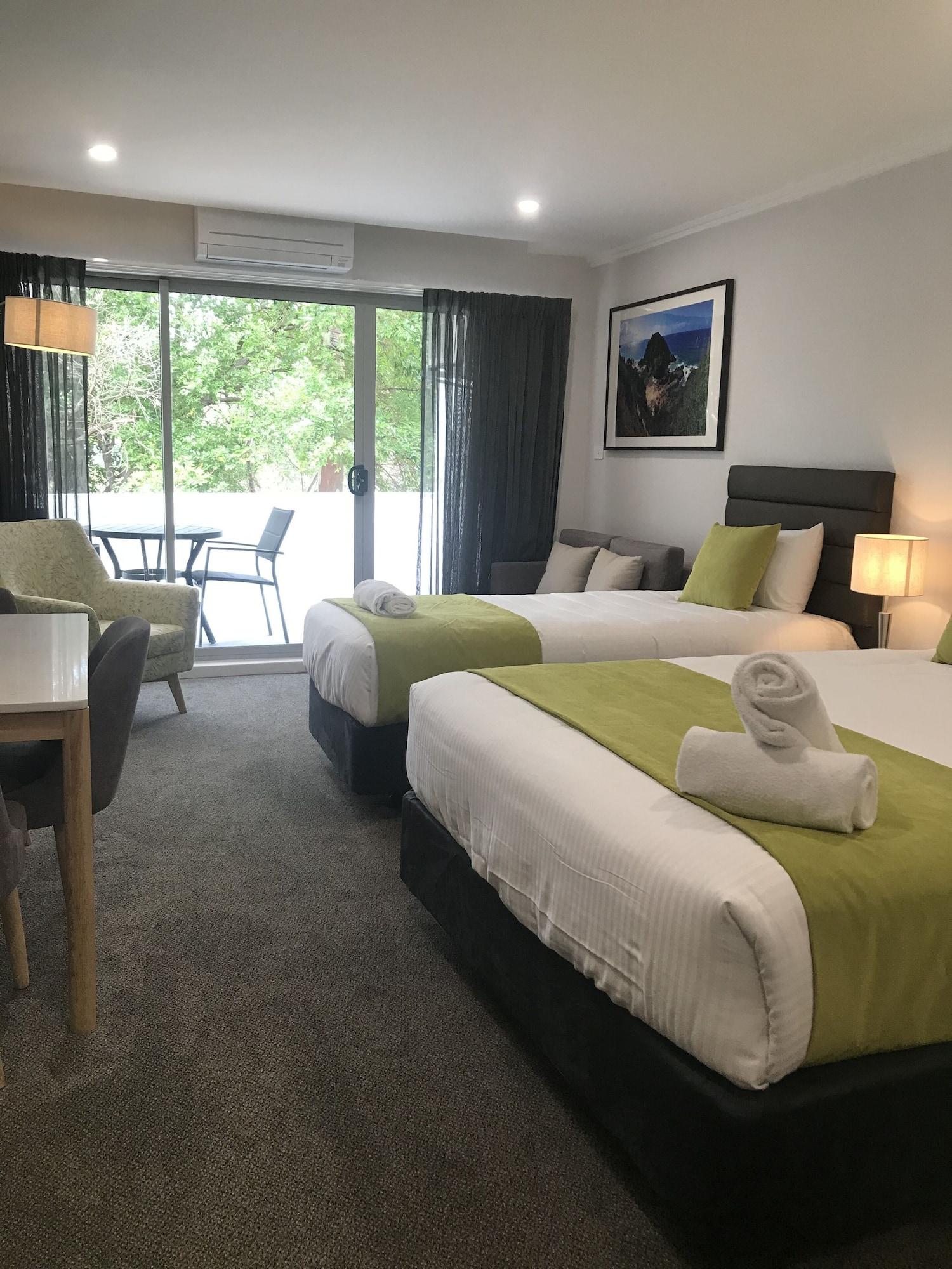 Palm Court Motor Inn Порт-Маккуори Экстерьер фото