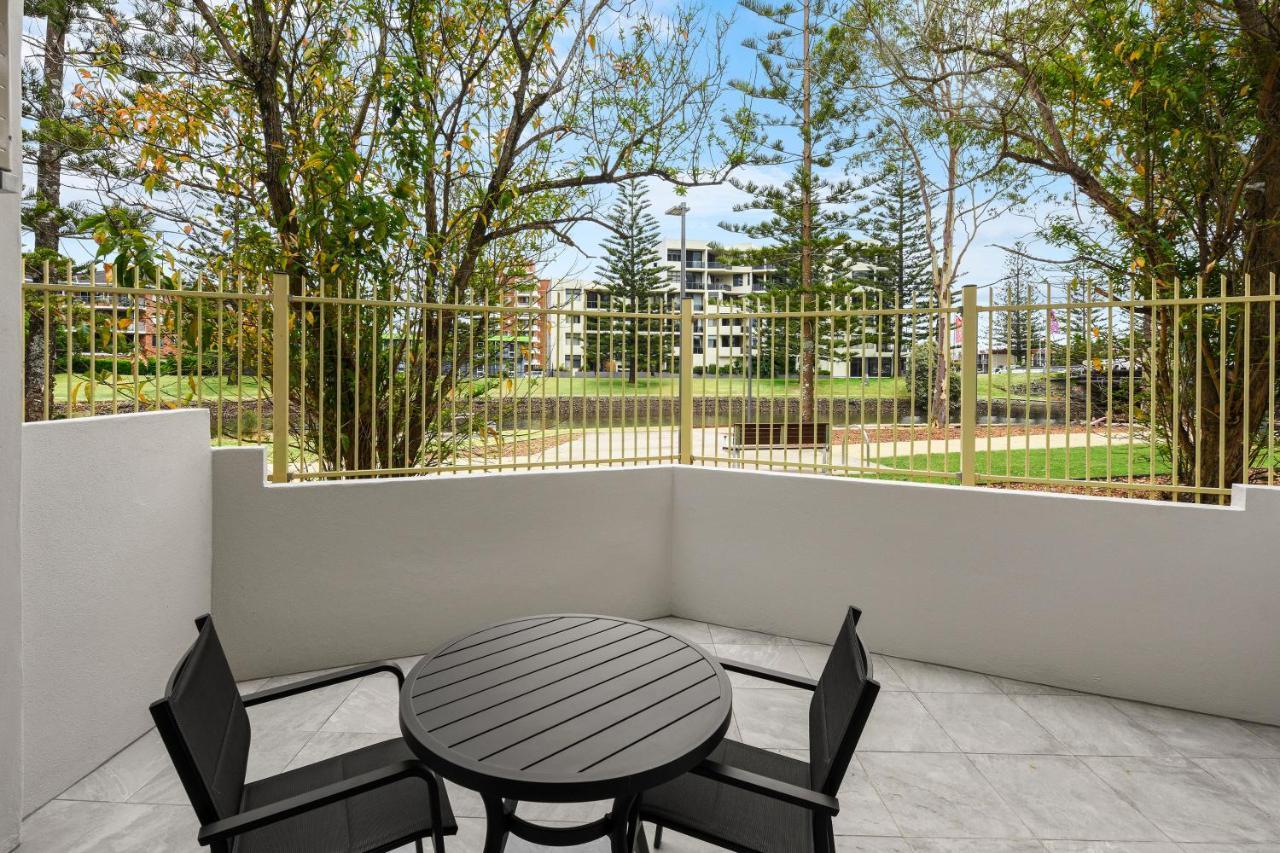 Palm Court Motor Inn Порт-Маккуори Экстерьер фото