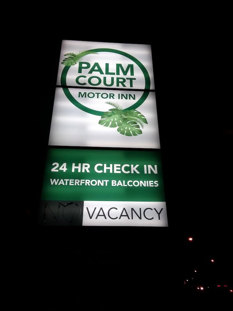 Palm Court Motor Inn Порт-Маккуори Экстерьер фото