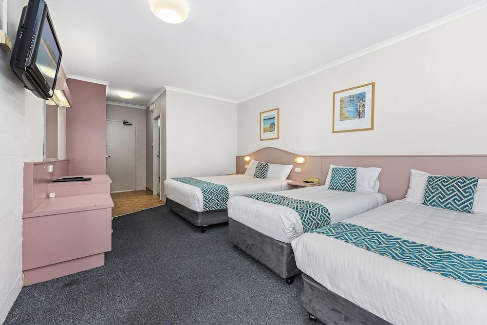 Palm Court Motor Inn Порт-Маккуори Экстерьер фото