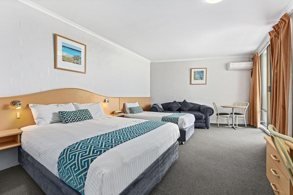 Palm Court Motor Inn Порт-Маккуори Экстерьер фото