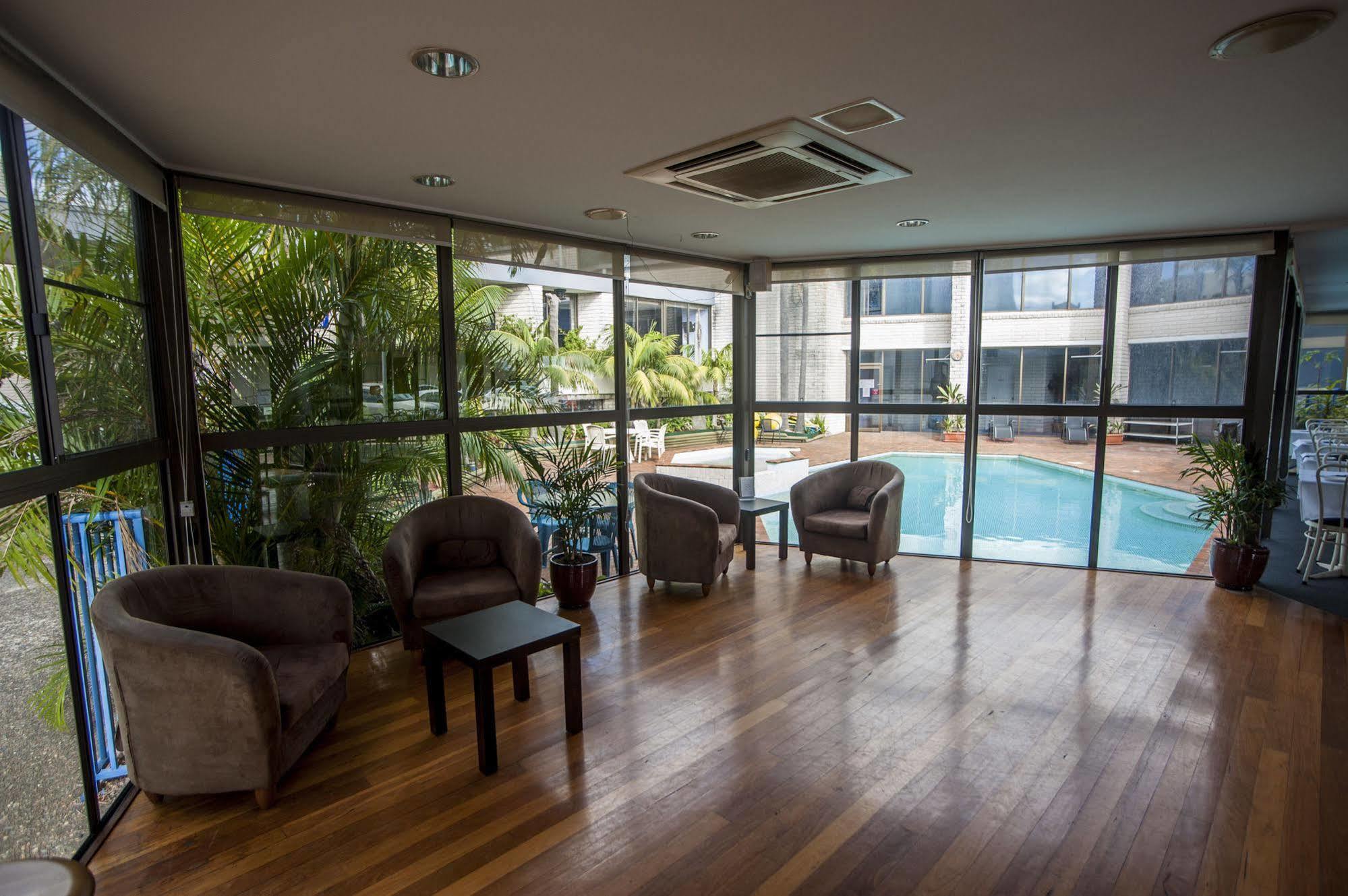 Palm Court Motor Inn Порт-Маккуори Экстерьер фото